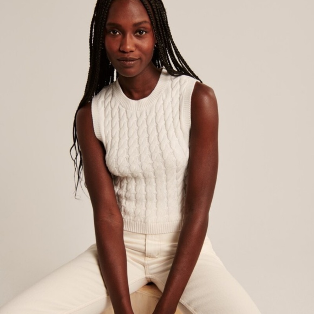 Abercrombie Slim Cropped Crew Sweater Vest White